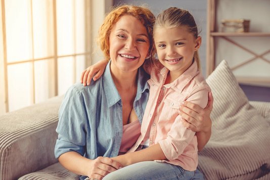 Haus-Familie-Wohnen-Serie-12-7 Mutter mit Tochter